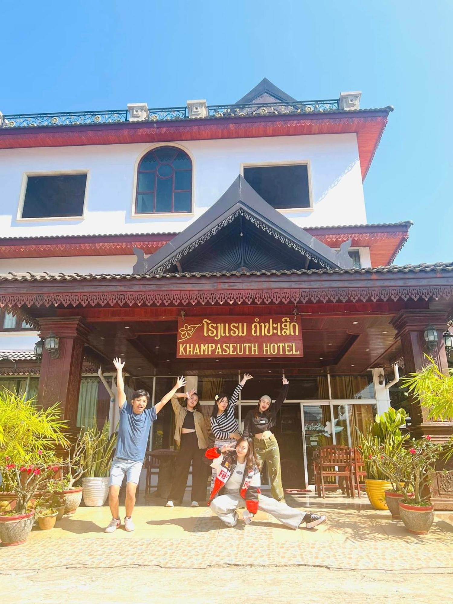 Khampaseuth Hotel Vang Vieng Bagian luar foto