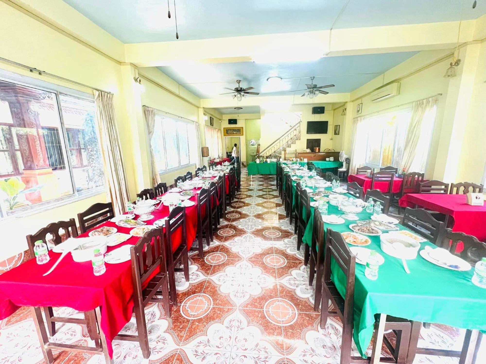 Khampaseuth Hotel Vang Vieng Bagian luar foto