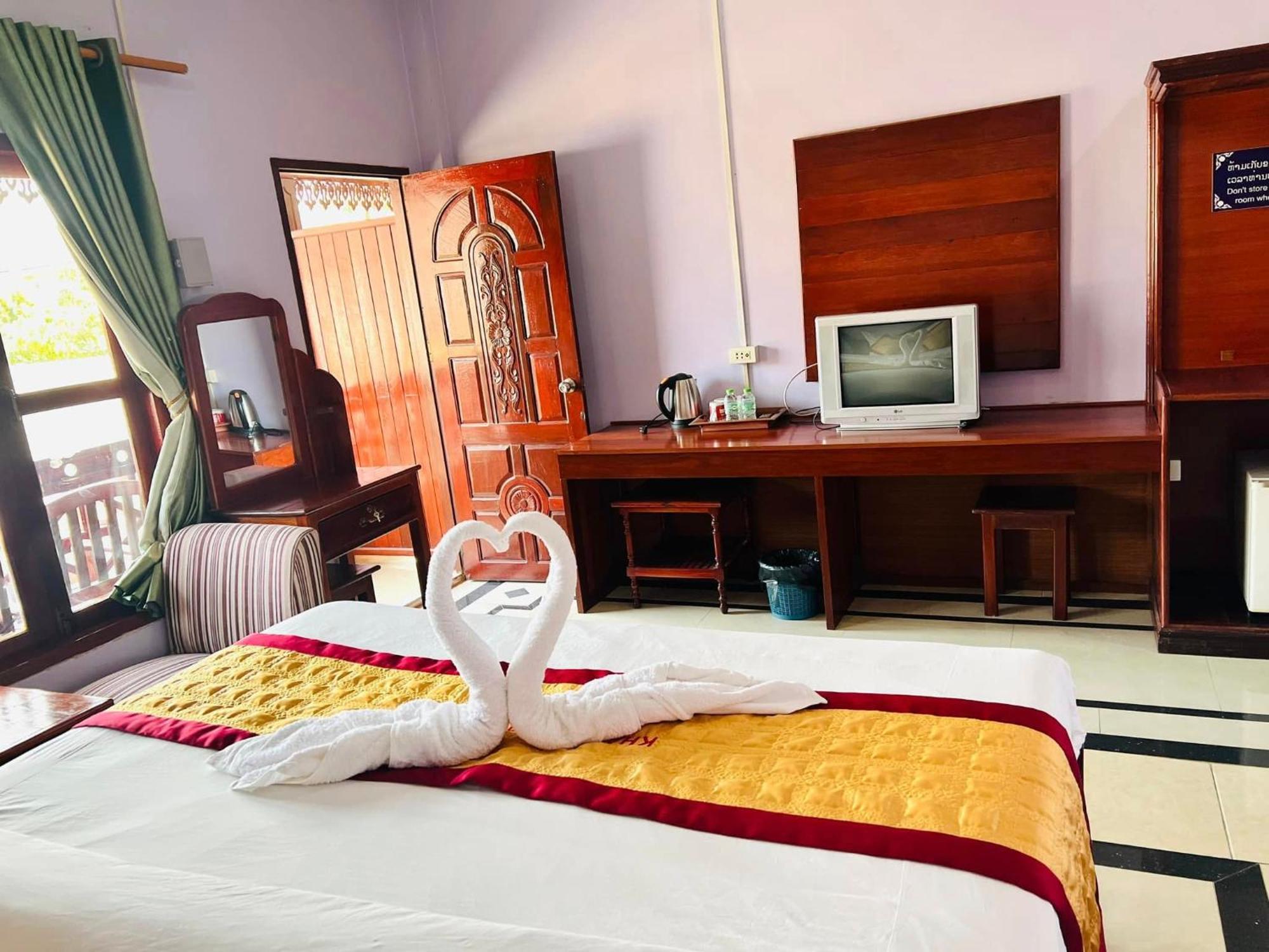 Khampaseuth Hotel Vang Vieng Bagian luar foto