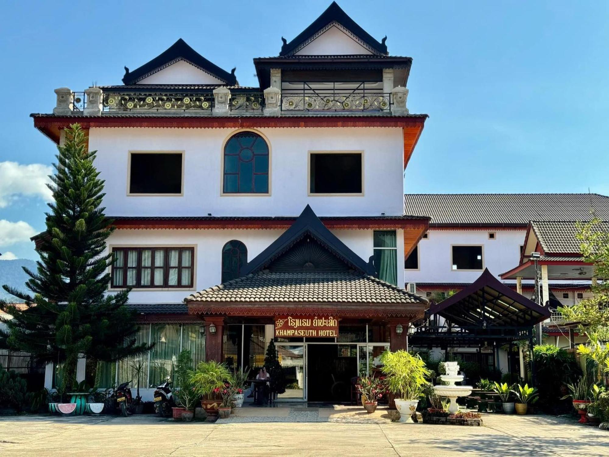 Khampaseuth Hotel Vang Vieng Bagian luar foto