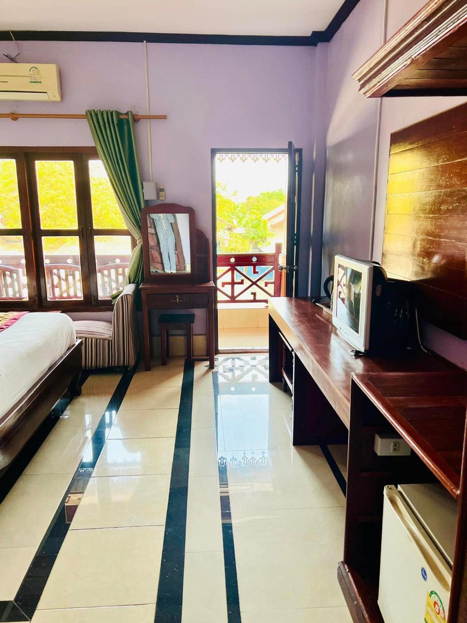 Khampaseuth Hotel Vang Vieng Bagian luar foto