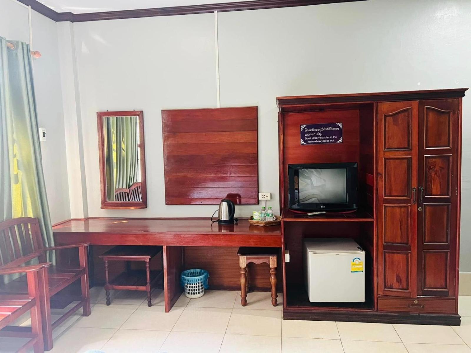 Khampaseuth Hotel Vang Vieng Bagian luar foto
